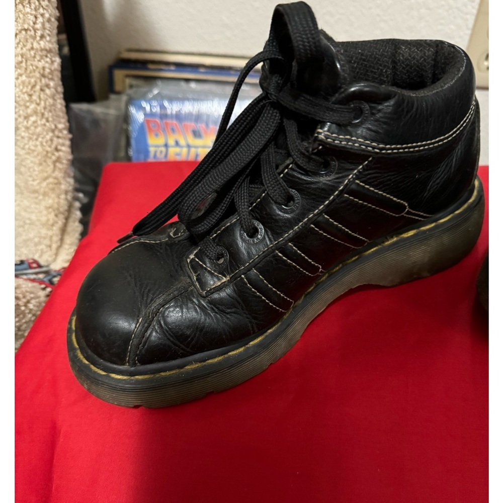 🌸Dr Marten 2C01 size 8 US women’s 90’s Y2K leather boots. Super comfy lovely🌸